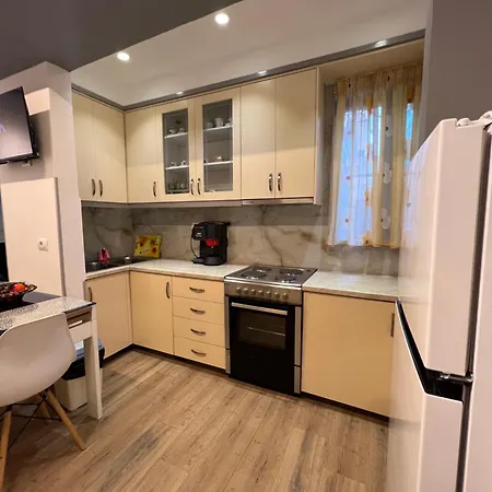 Lovely One-bedroom With Bbq-grill! Sarande