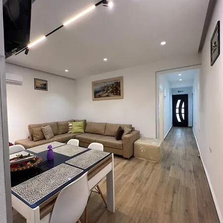 Daire Lovely One-bedroom With Bbq-grill! *