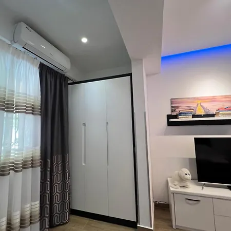 Apartman Lovely One-bedroom With Bbq-grill! Saranda